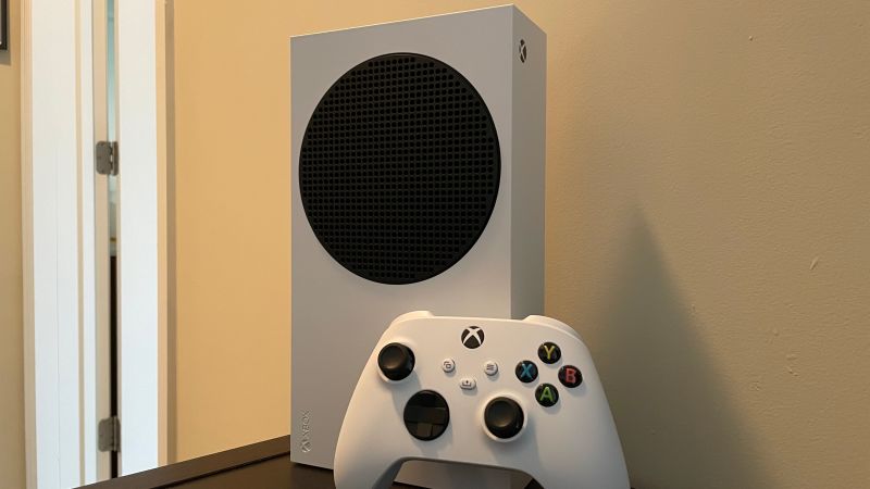 201104210616-1-xbox-series-s-review-underscored